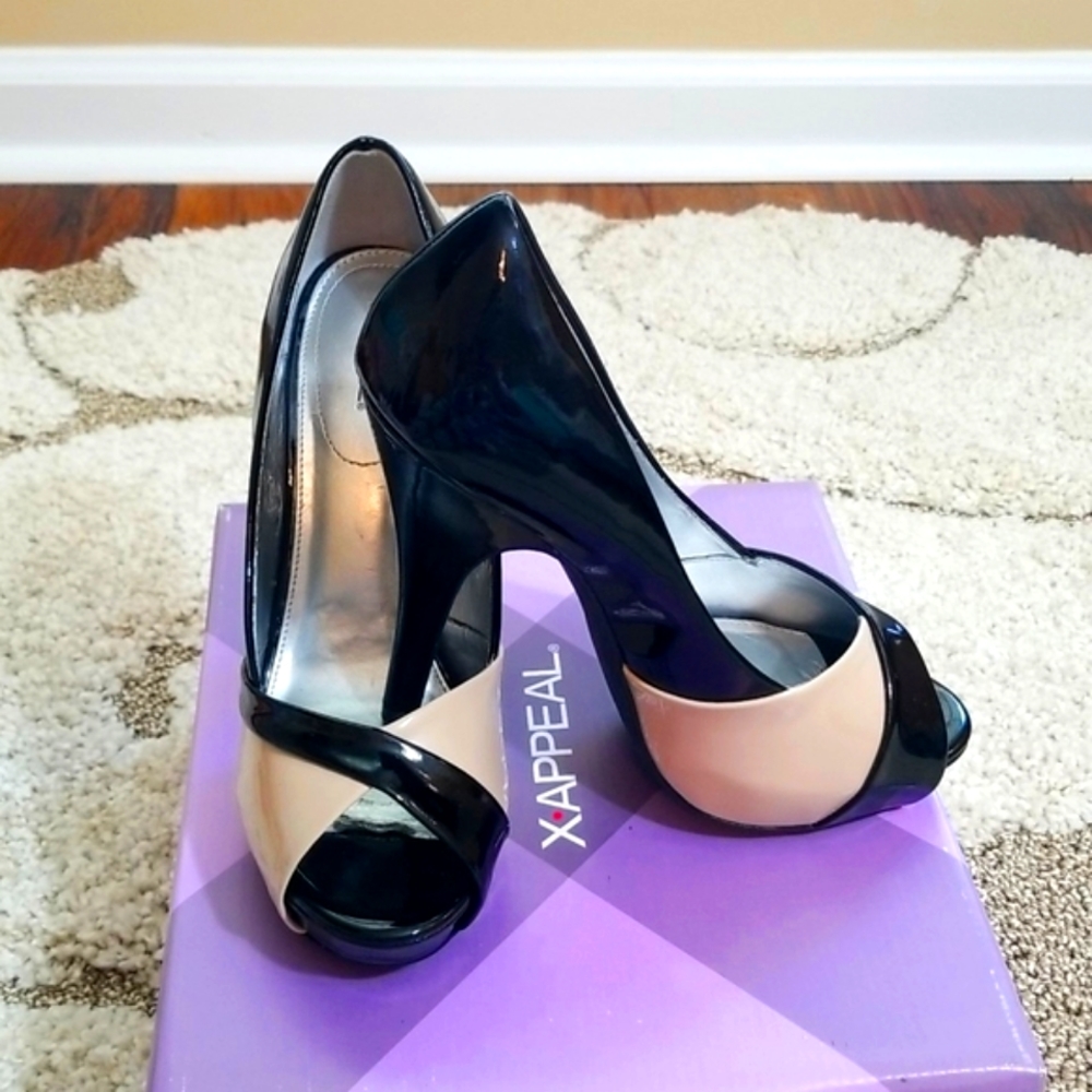 Black/nude retro style stiletto 7.5